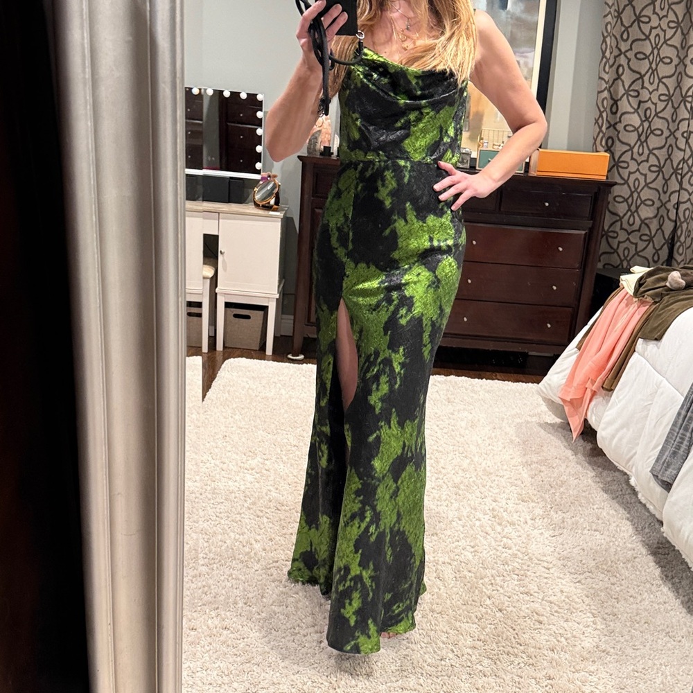 AKIRA Lennon Printed Metallic Maxi Dress. Size L NWT